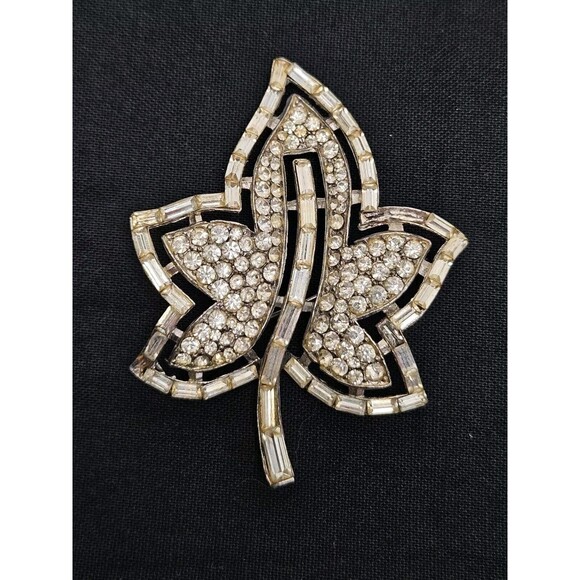 Crystal Rhinestone Maple Leaf Brooch Pin Vintage Unsigned, Missing Stone - Picture 1 of 6